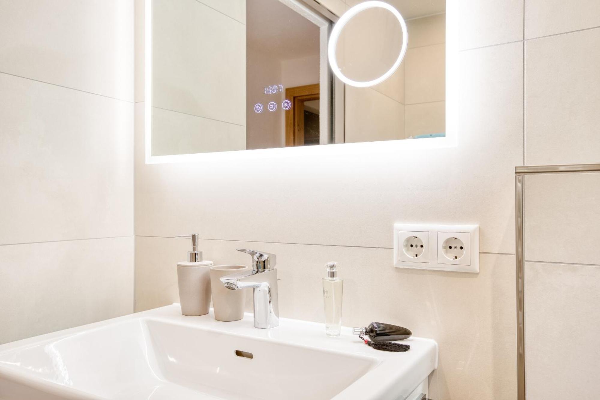 Chill Out Apartments ランデック エクステリア 写真
